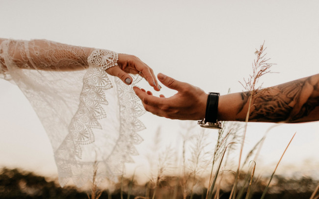 Обои картинки фото разное, руки,  ноги, кружево, часы