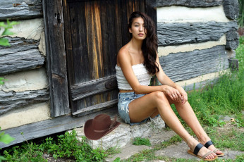 Картинка девушки -+брюнетки +шатенки шляпа