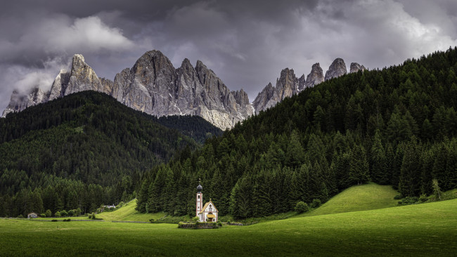 Обои картинки фото saint john church, val di funes, italy, города, - католические соборы,  костелы,  аббатства, saint, john, church, val, di, funes