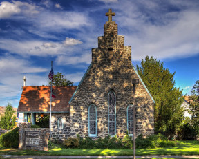 Картинка города католические соборы костелы аббатства облака