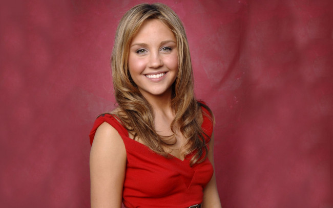 Обои картинки фото Amanda Bynes, девушки, , , блуза, улыбка