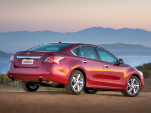 Картинка автомобили nissan datsun красный l33 altima