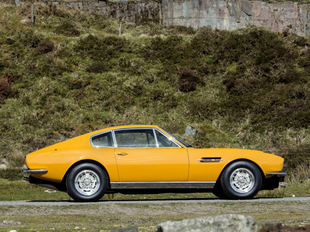 Обои картинки фото автомобили, aston martin, the, persuaders, dbs, v8, aston, martin, желтый, 5636-r