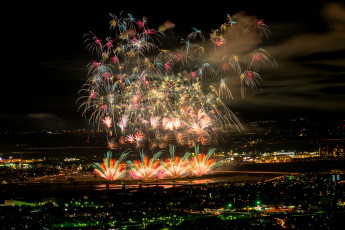 Картинка разное салюты +фейерверки ночь фейерверк