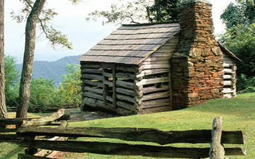Картинка разное сооружения +постройки горы камин сарай деревья изгородь