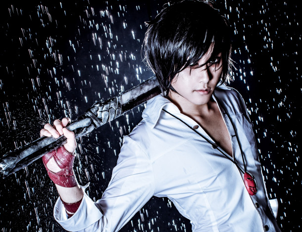 Обои картинки фото hero warz, разное, cosplay , косплей, hero, warz, парень, дождь, оружие, игра