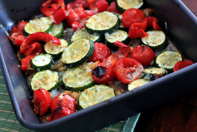 Обои картинки фото еда, овощи, запеченные, перец, помидоры, цуккини