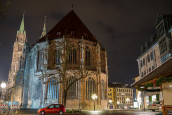 Картинка города -+католические+соборы +костелы +аббатства фонари собор машины