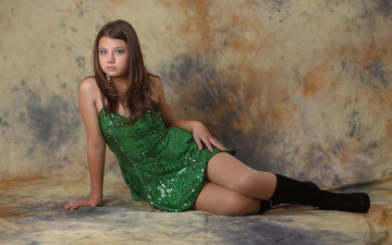 Картинка девушки kleofia красивая шатенка model милая взгляд