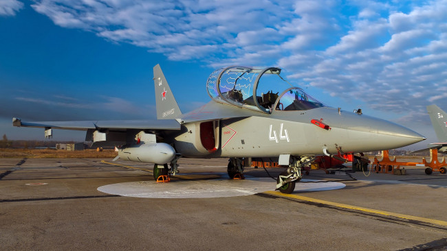 Обои картинки фото авиация, боевые самолёты, ввс, россии, российский, учебно-боевой, самолёт, Як-130, лёгкий, штурмовик, окб, Яковлева