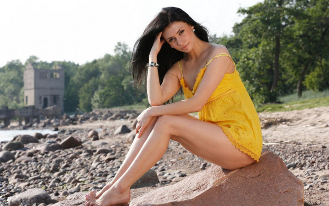 Обои картинки фото девушки, -unsort , брюнетки,  шатенки, фон, взгляд, девушка