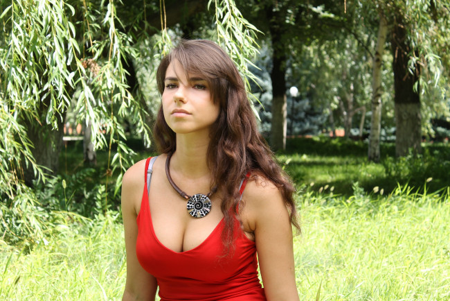 Обои картинки фото девушки, -unsort , брюнетки,  шатенки, девушка, парк