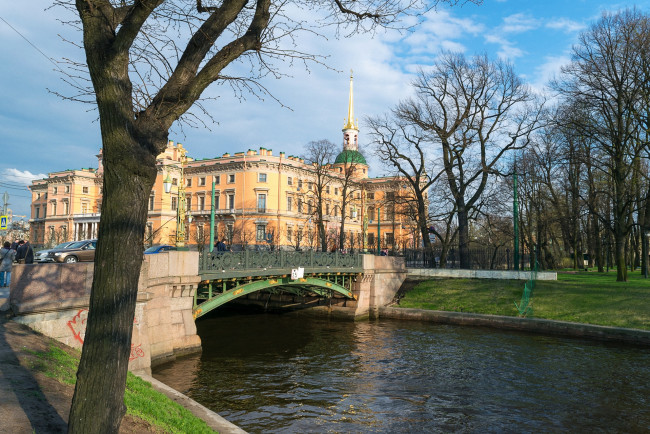 Обои картинки фото города, - мосты, река, здание, трава, деревья