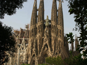 Картинка города барселона+ испания gaudi sagrada familia