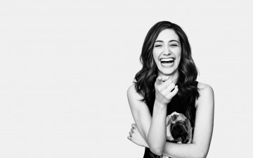 Картинка девушки emmy+rossum палец черно-белая актриса эмоции смех