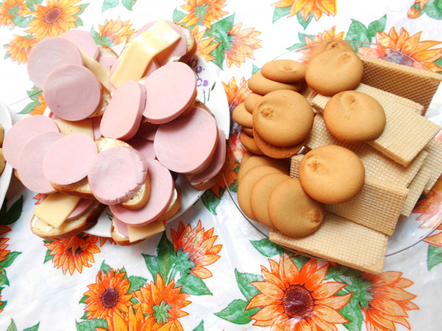 Обои картинки фото еда, бутерброды,  гамбургеры,  канапе, вафли, печенье, сыр, хлеб, колбаса