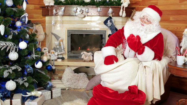 Обои картинки фото праздничные, дед мороз,  санта клаус, камин, елка, санта