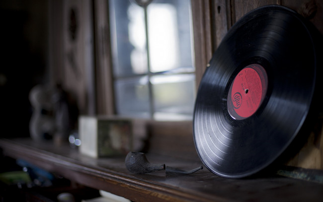 Обои картинки фото музыка, -другое, пластинка, комната, курительная, трубка