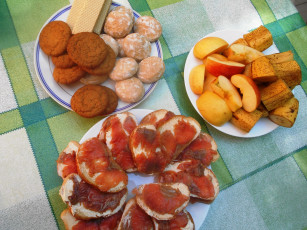 Картинка еда бутерброды +гамбургеры +канапе бананы яблоки вафли печение пряники рыба хлеб