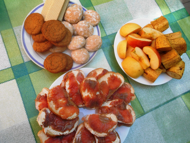 Обои картинки фото еда, бутерброды,  гамбургеры,  канапе, бананы, яблоки, вафли, печение, пряники, рыба, хлеб