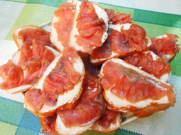 Обои картинки фото еда, бутерброды,  гамбургеры,  канапе, рыба, хлеб