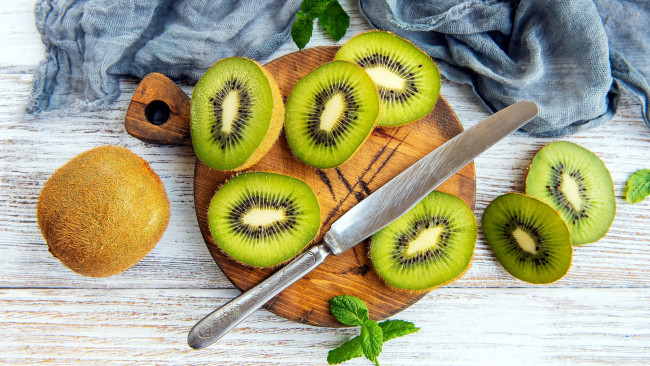 Обои картинки фото еда, киви, фрукт, мята