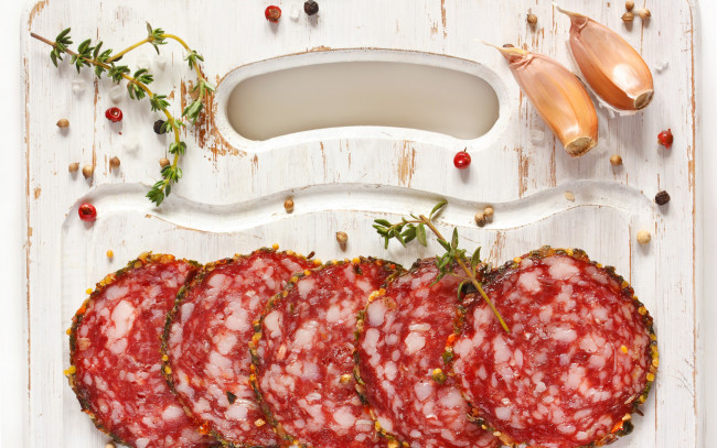 Обои картинки фото еда, колбасные изделия, колбаса