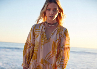 Картинка девушки саша+пивоварова модель блондинка туника море