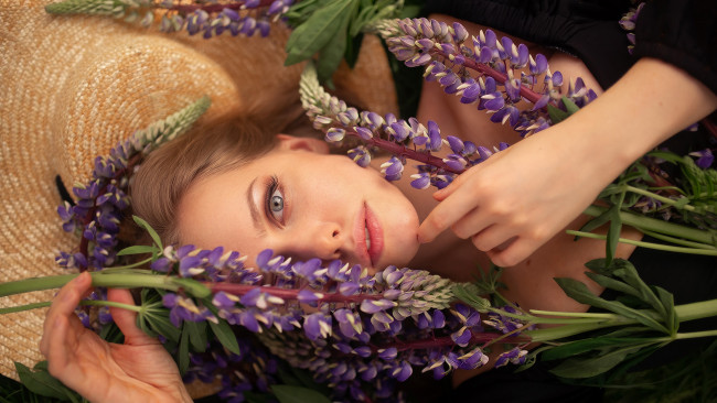 Обои картинки фото девушки, - лица,  портреты, шляпа, люпин, девушка, поза