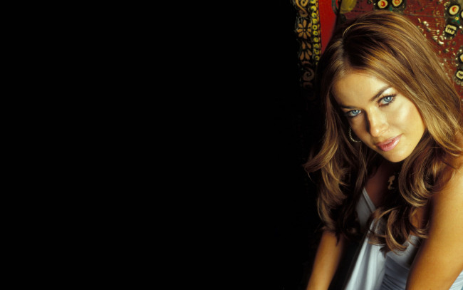 Обои картинки фото девушки, carmen electra, шатенка, лицо, гобелен