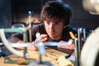 Картинка way+down+ +2021+ кино+фильмы way+down freddie highmore thom laybrick гениальное ограбление боевик триллер
