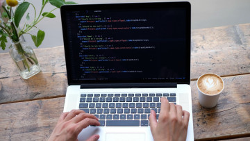 Картинка разное руки +ноги ноутбук программист