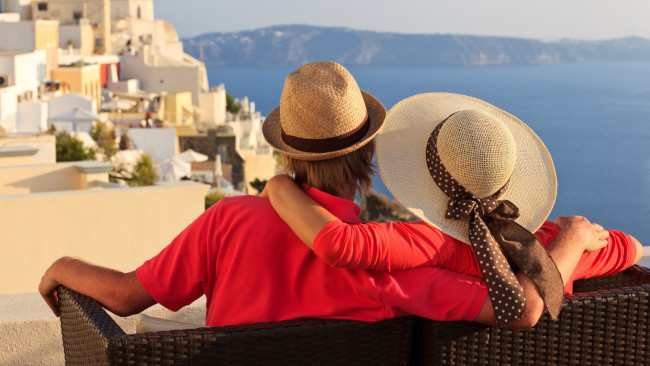 Обои картинки фото разное, мужчина женщина, объятие, мужчина, женщина, шляпы