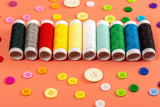 Обои картинки фото разное, ремесла,  поделки,  рукоделие, нитки, пуговицы