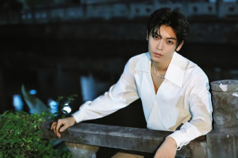 Картинка мужчины hou+ming+hao актер рубашка ограда