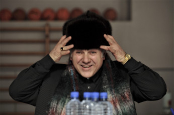 Картинка кино+фильмы двенадцать персонаж шапка бутылки