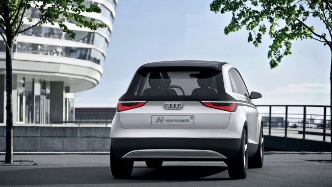 Обои картинки фото audi a2, автомобили, audi, белая, здание, деревья