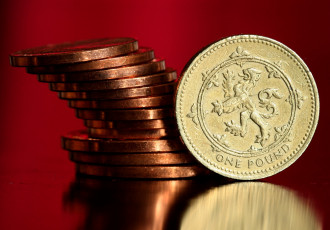 Картинка разное золото купюры монеты фунт