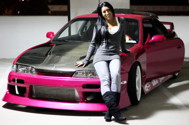 Обои картинки фото автомобили, авто, девушками, nissan