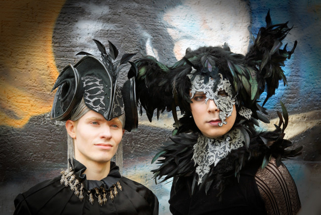 Обои картинки фото разное, маски,  карнавальные костюмы, карнавал, взгляд, костюмы, парни
