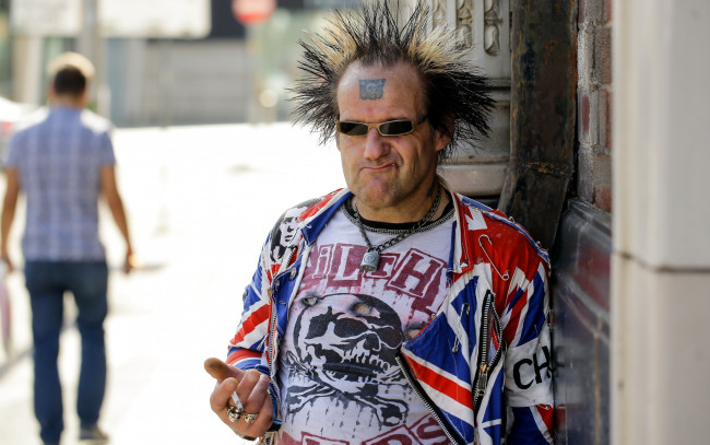 Обои картинки фото юмор и приколы, тату, причёска, мужчина