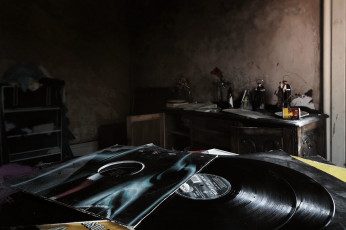 Картинка музыка -другое пластинка обложка комната