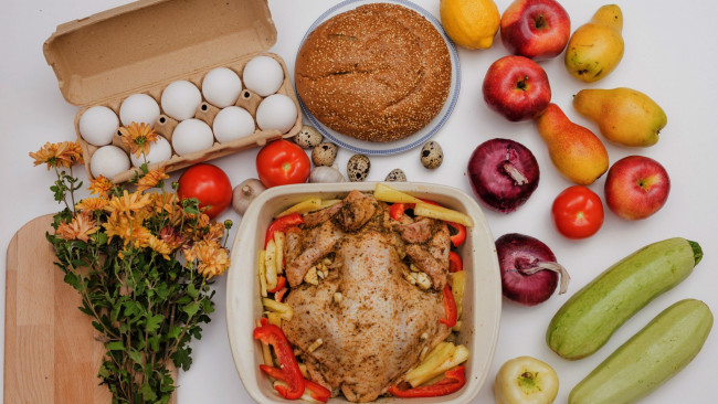 Обои картинки фото еда, разное, яйца, курица, овощи, фрукты, хризантемы