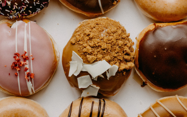 Обои картинки фото еда, хлеб,  выпечка, пончики