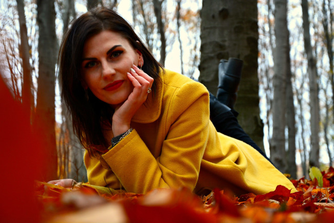 Обои картинки фото красотка, девушки, - брюнетки,  шатенки, девушка, женщина, брюнетка, темноволосая, сексуальная, модель, звезда, позирует, разная, обувь, верхняя, стильная, одежда, нижнее, эротическое, бельё, трусы, лифчик, колготки, чулки, аксессуары, макияж, и, множество, элементов, на, фотографии