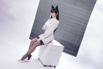 Картинка hoshilily девушки девушка женщина брюнетка темноволосая сексуальная модель звезда позирует разная обувь верхняя стильная одежда нижнее эротическое бельё трусы лифчик колготки чулки аксессуары макияж и множество элементов на фотографии