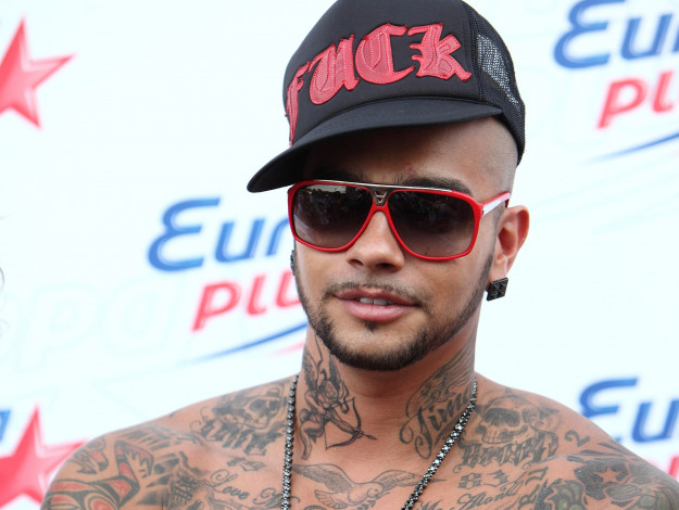 Обои картинки фото тимати, музыка, кепка, очки, тату, певец