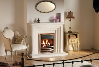 Картинка интерьер камины книги лампа зеркало огонь кресло сумка