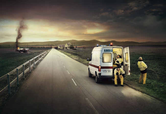 Обои картинки фото юмор, приколы, врачи, авария, скорая, дорога