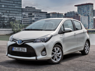 Картинка автомобили toyota светлый 2014г yaris hybrid